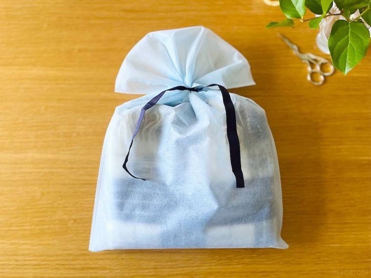 ラッピング袋をリボンで仮止めしたところ