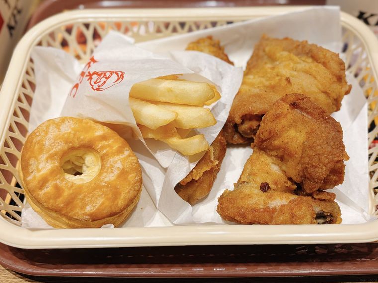 KFCのチキンとポテトとスコーン