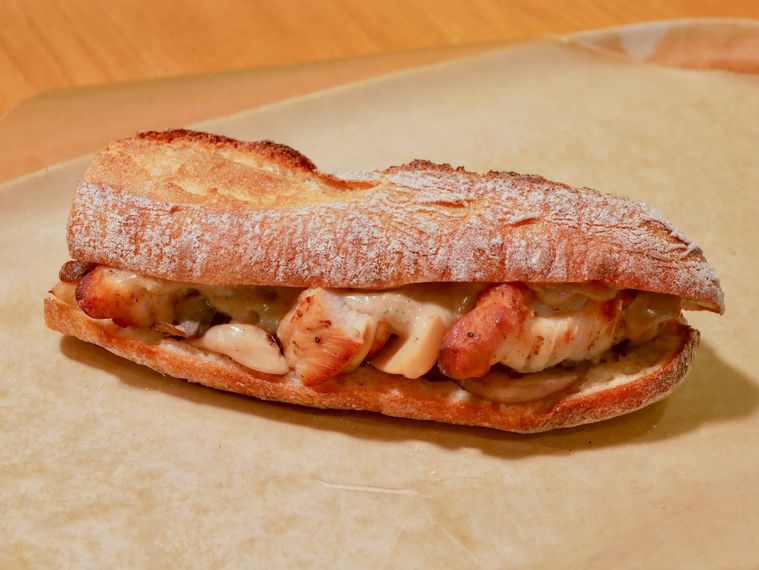 3種のきのこローストチキン スターバックス バゲットサンド