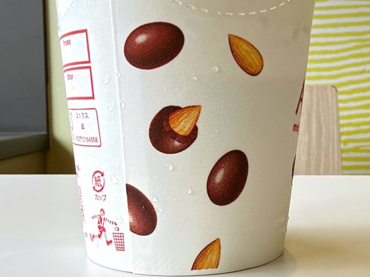 マックフルーリー 明治アーモンドチョコレートのパッケージ