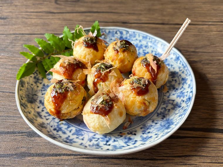 和皿に盛られた米粉のたこ焼き