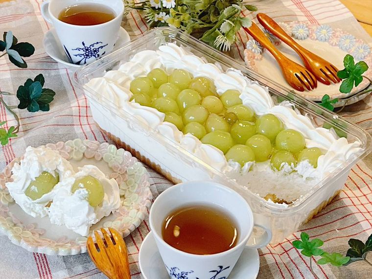 コストコのシャインマスカットスクープケーキでテーブルコーディネート