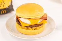 マクドナルド北海道産じゃがペッパー月見をレビューゴロゴロじゃがいもが楽しめる新作バーガー
