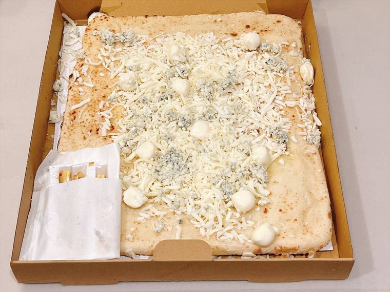 コストコのチーズとはちみつのピザ