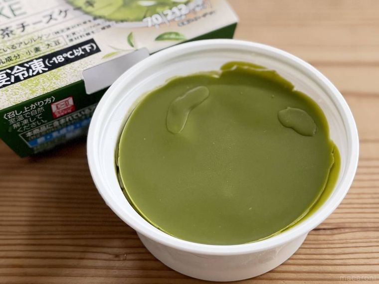 セブンプレミアム パキっとチョコ 抹茶チーズケーキを開封した様子