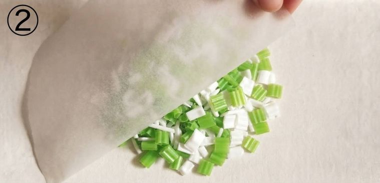 クッキングシートを上から重ねる