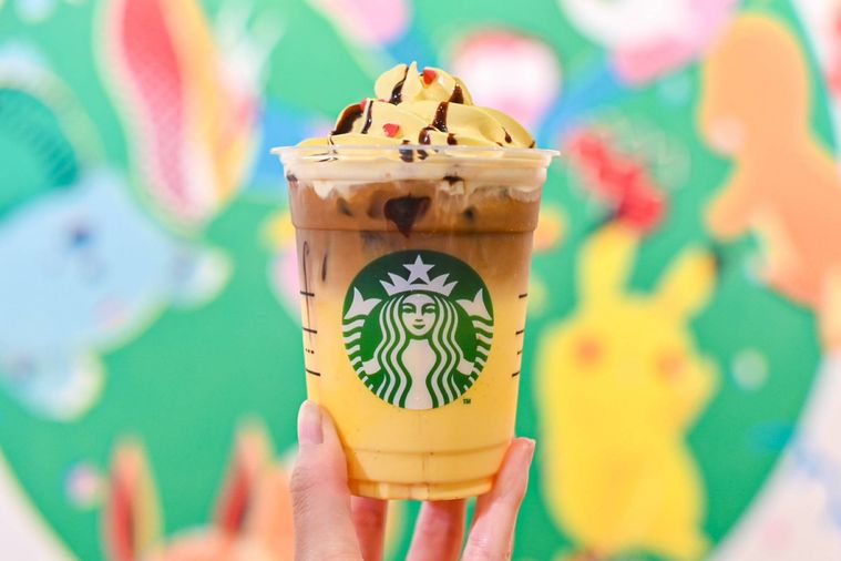 ドリンクを持っているところ