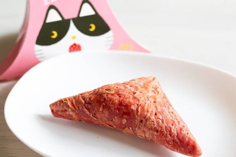 マクドナルド三角チョコパイ クッキークリーム いちご味
