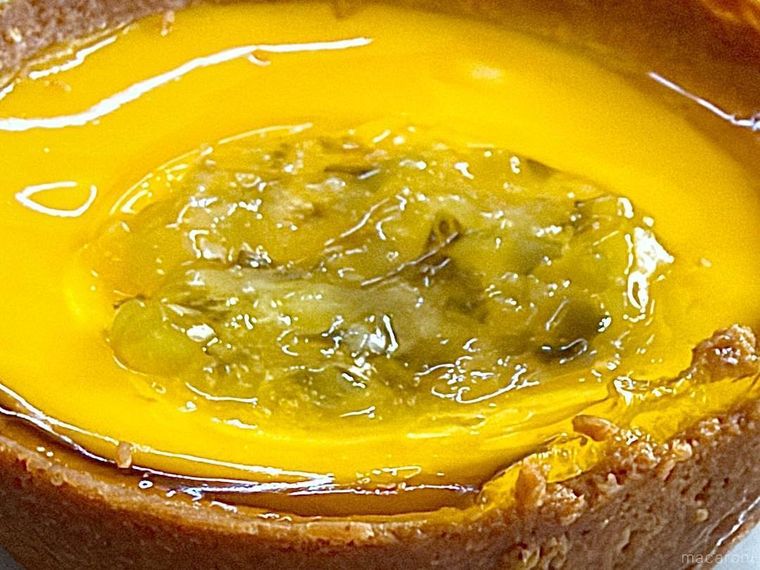 ローソンのレモンタルトピクルス風味を皿に盛り付けた様子