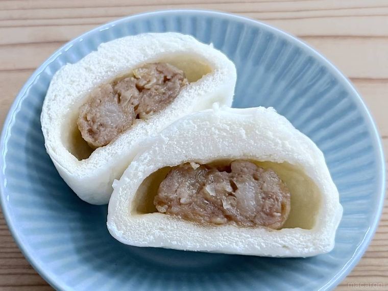 無印良品の肉まんを半分に割った様子