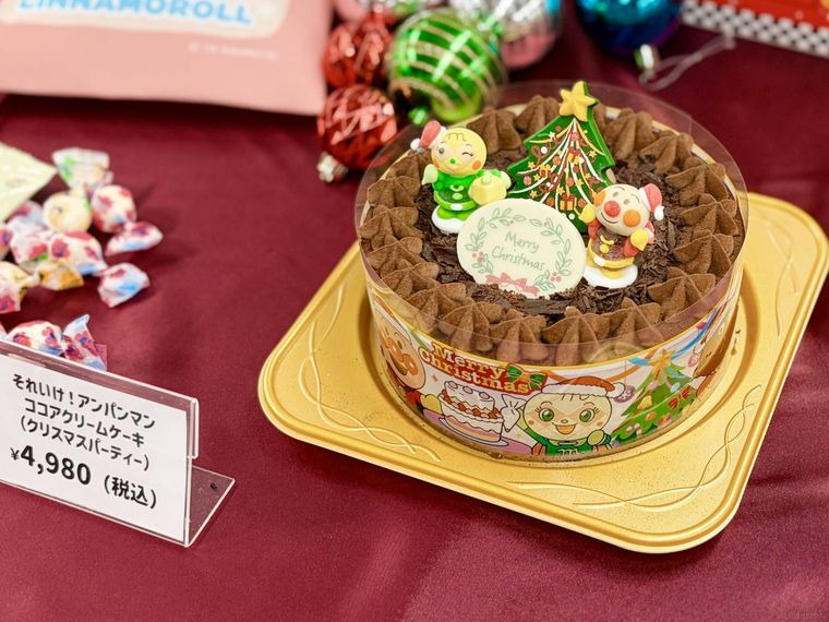 アンパンマンとメロンパンナモチーフのクリスマスケーキ