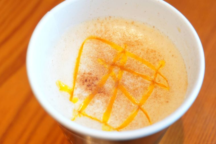 TEA パンプキンチャイミルクティーの上部分