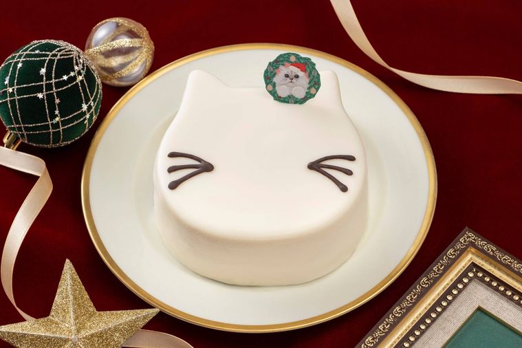 2. 白ねこクリスマスケーキホワイトチョコベリー