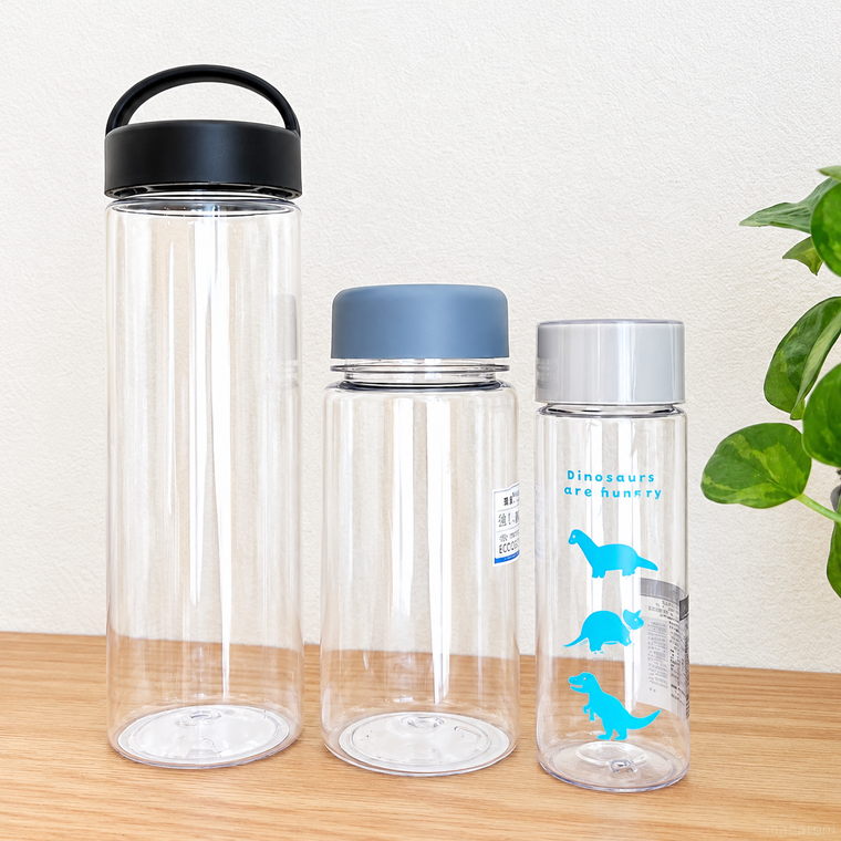 セリアの水筒が3種類並んでいる