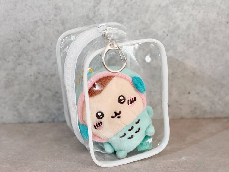 ちいかわのぬいぐるみが入ったセリアのクリアポーチ