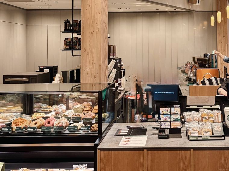 スターバックスの注文カウンター