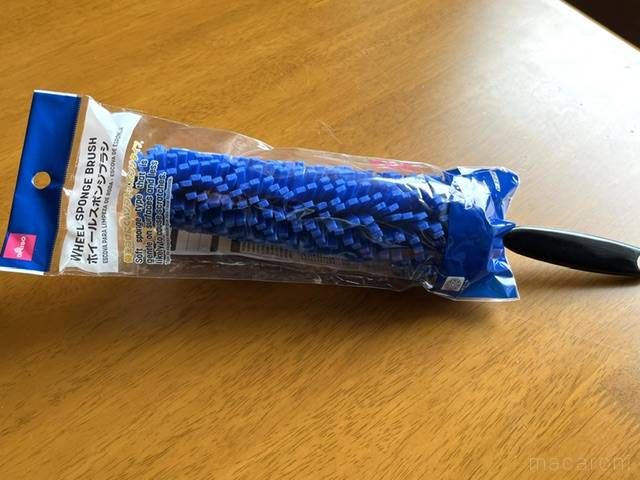ダイソーのホイールスポンジブラシ