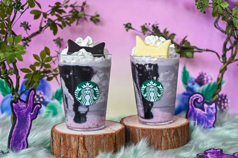 2杯のドリンクが並んでいるところ