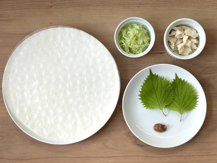 ツナキムチーズの包み焼きの材料が並んでいるところ
