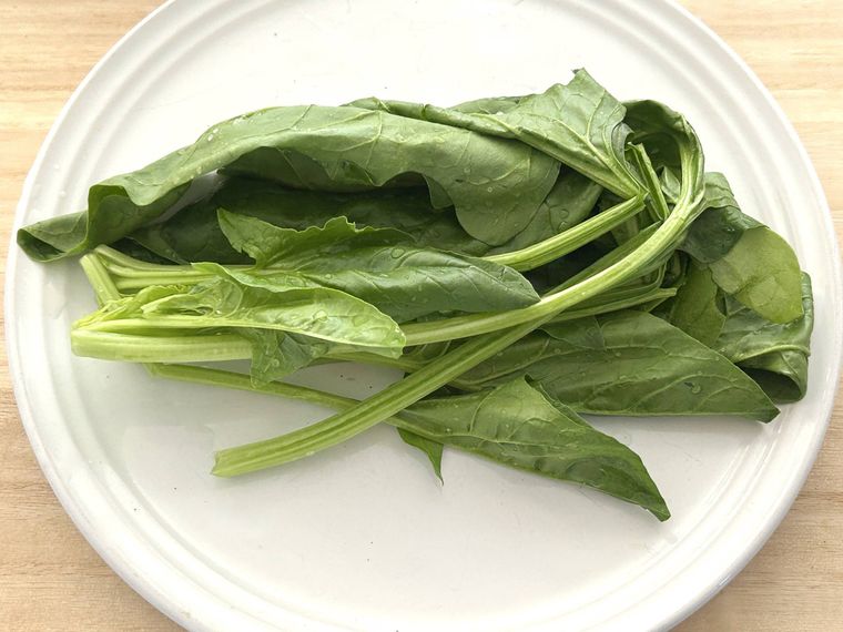 ほうれん草の根元と葉先を交互にしたところ