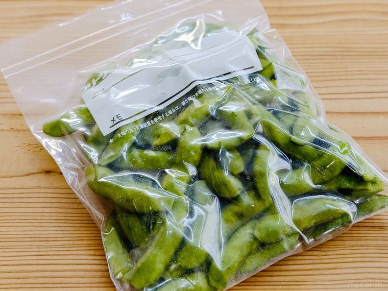 加熱した枝豆を保存袋に入れた様子