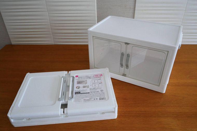 折りたたんだケースと組み立てたケース