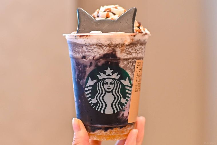 ドリンクを持っているところ