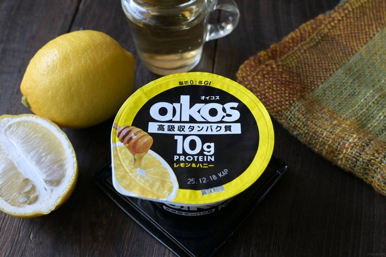 オイコスレモンハニーのパッケージとレモンとはちみつ