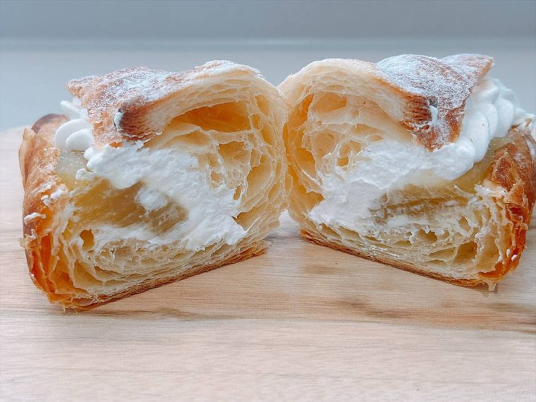 コストコのスイートポテトあんこクロワッサンの断面のようす