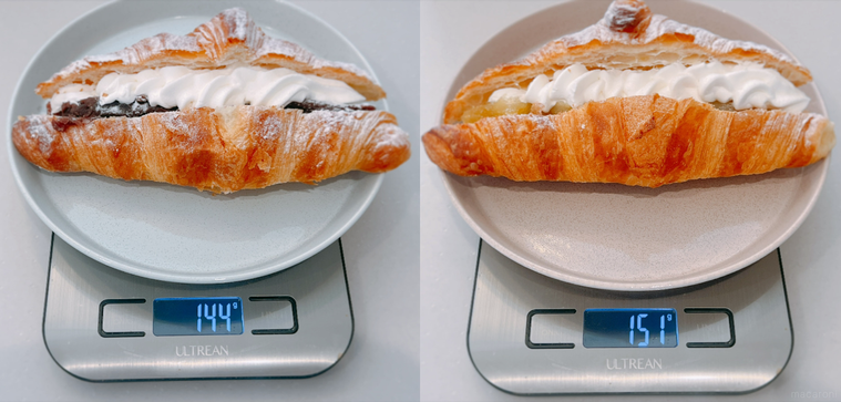 コストコのスイートポテトあんこクロワッサンの重さを測っているようす