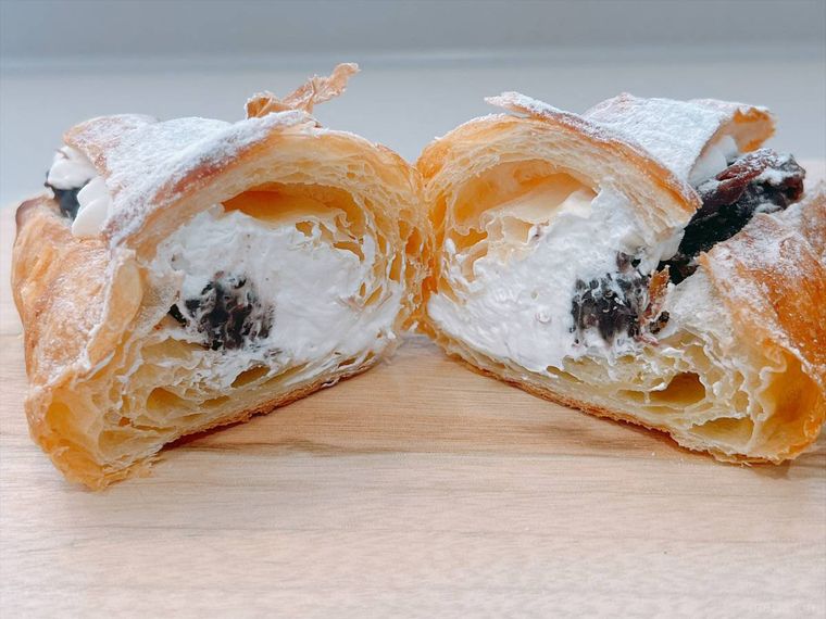 コストコのスイートポテトあんこクロワッサンの断面のようす