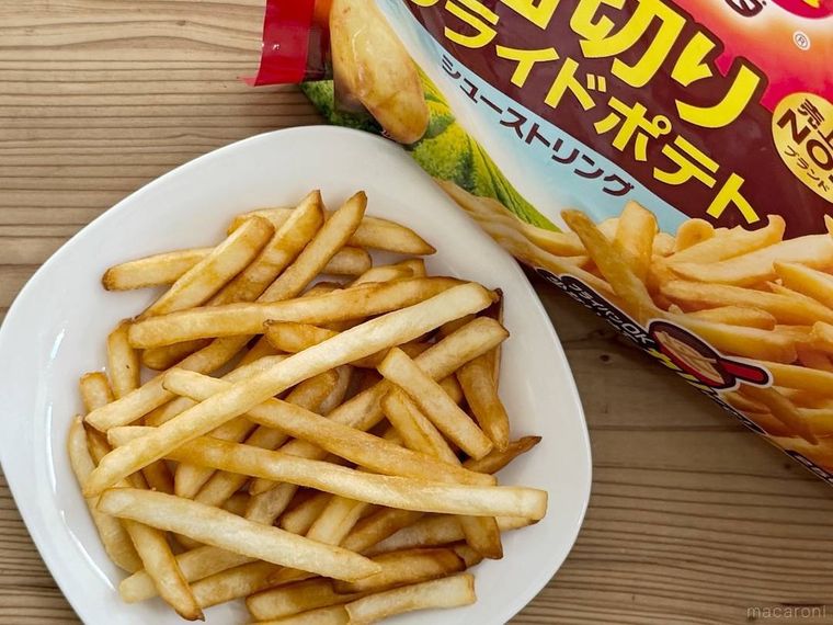 オレアイダの細切りフライドポテト シューストリングを皿に盛り付けた様子