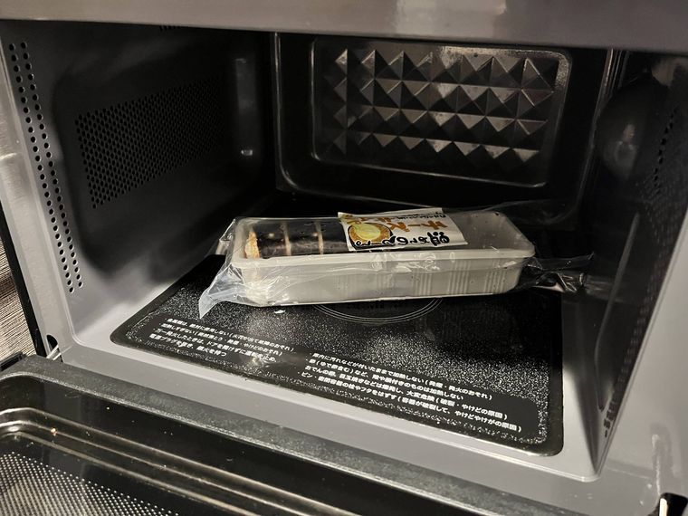 レンジに入った冷凍キンパ