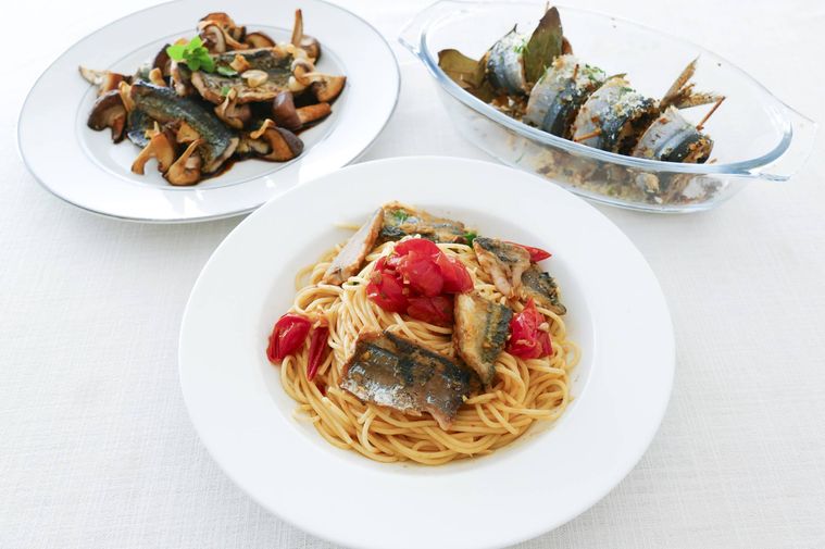 さんまのイタリアンが3品並ぶテーブル