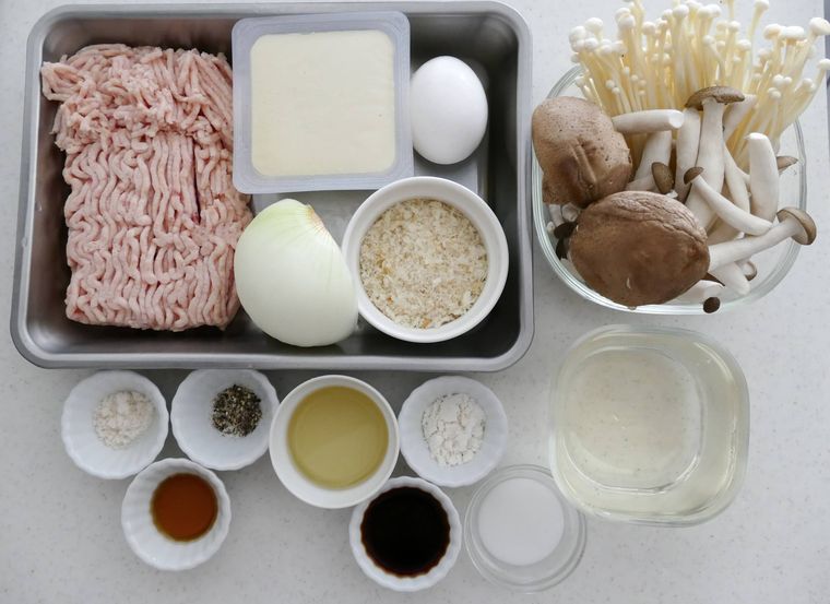 きのこあんかけ豆腐ハンバーグの材料が並ぶ様子