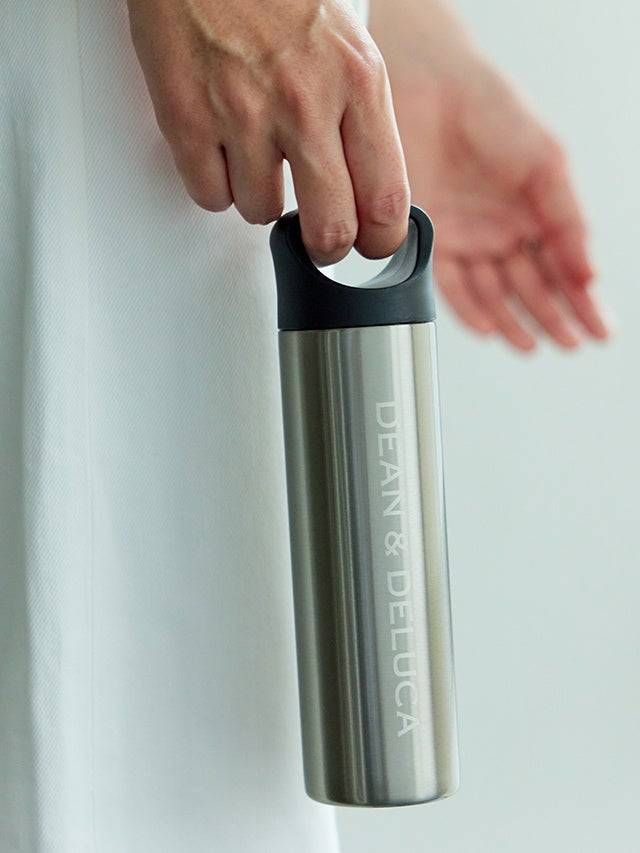 スリムタイプのステンレスボトル