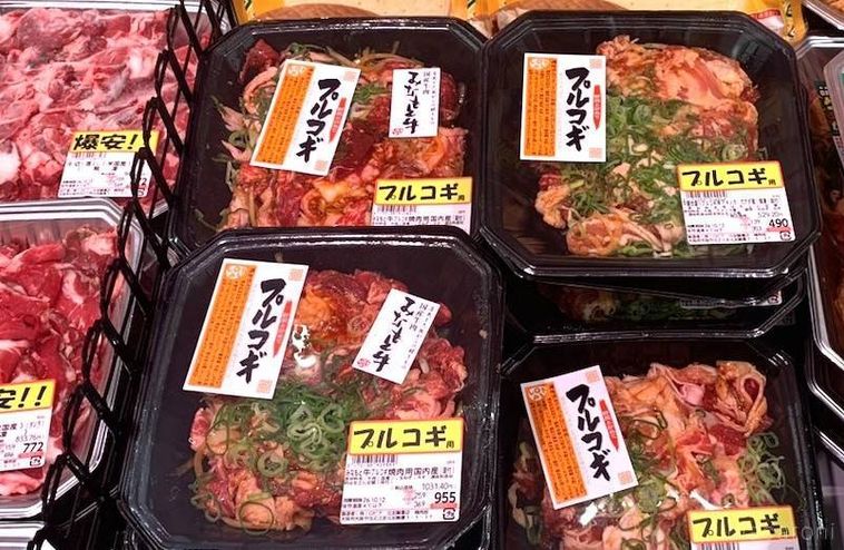 ロピアの精肉コーナーに並ぶ2種類のプルコギ