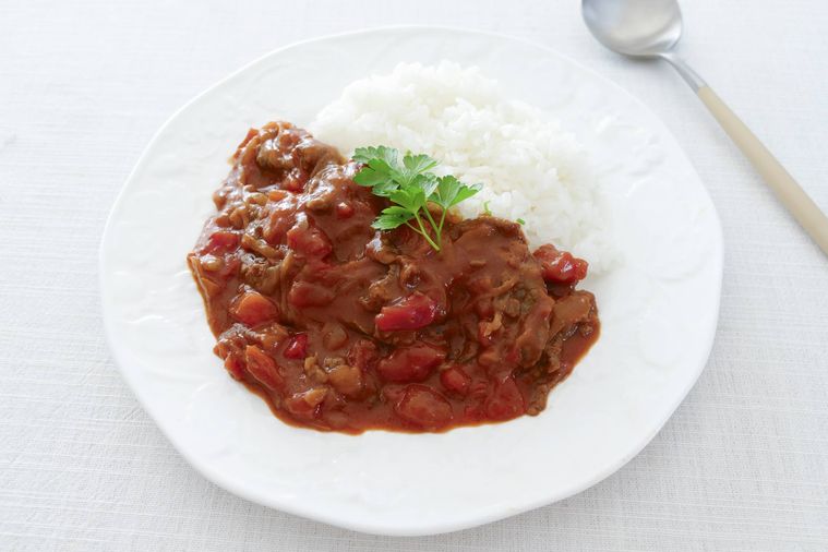 トマトハッシュドビーフを盛り付けた皿
