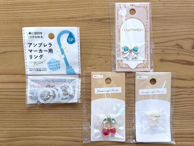 セリアのアンブレラマーカー用リングと装飾チャーム3個