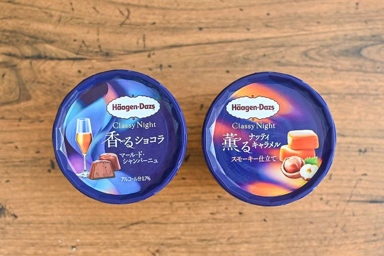 2種類のアイスクリームのパッケージの俯瞰