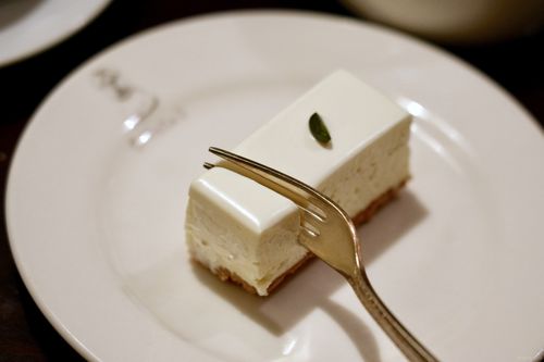 赤坂 しろたえ に取材 レアチーズケーキが愛される理由 その他おすすめメニューなどを紹介 Macaroni