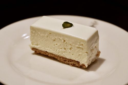 赤坂 しろたえ に取材 レアチーズケーキが愛される理由 その他おすすめメニューなどを紹介 Macaroni