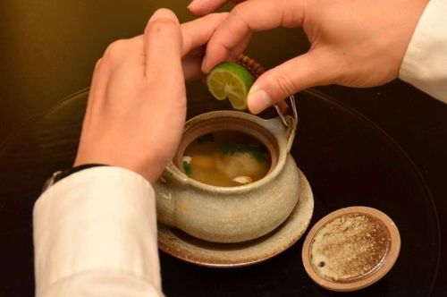 食べ方のキホン】日本料理屋で聞いた「土瓶蒸し」の正しい食べ方
