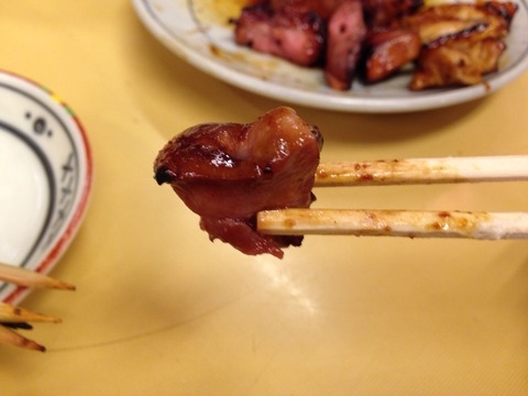 新橋で食べ歩き！秘伝のタレが旨い焼きとん屋「まこちゃん 本店」の画像