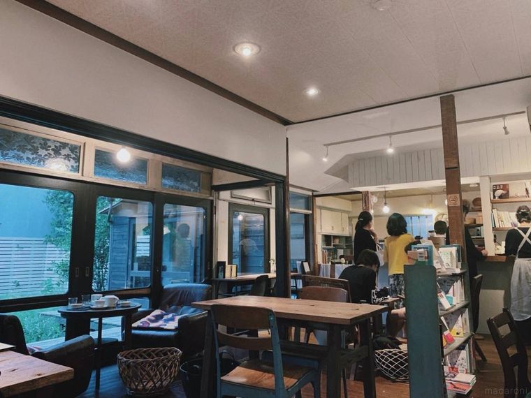 松庵文庫の店内