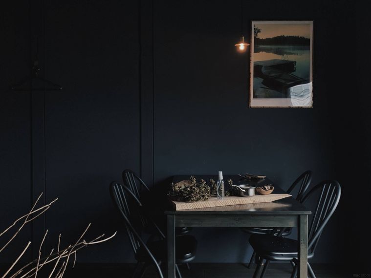 青い壁のアニッカの店内