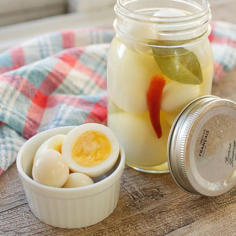 ころころのたまごピクルスが器に入っているところ