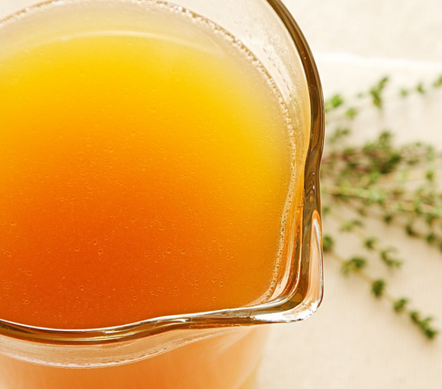 体にやさしい手作り チキンストック スープの作り方 Macaroni