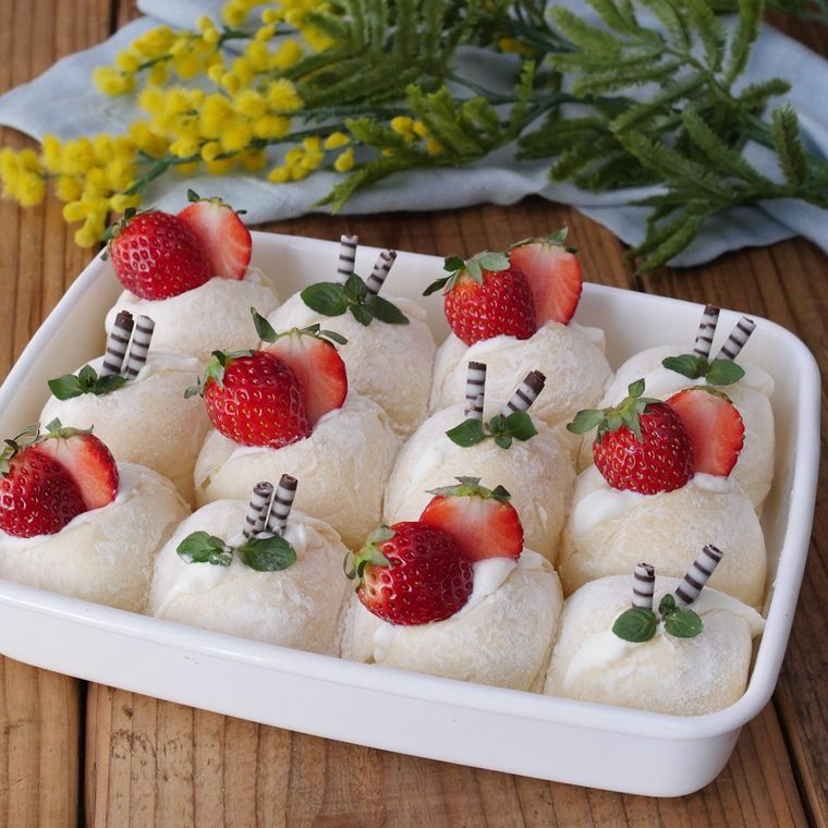 ホーローバットに入ったいちごクリームちぎりパン