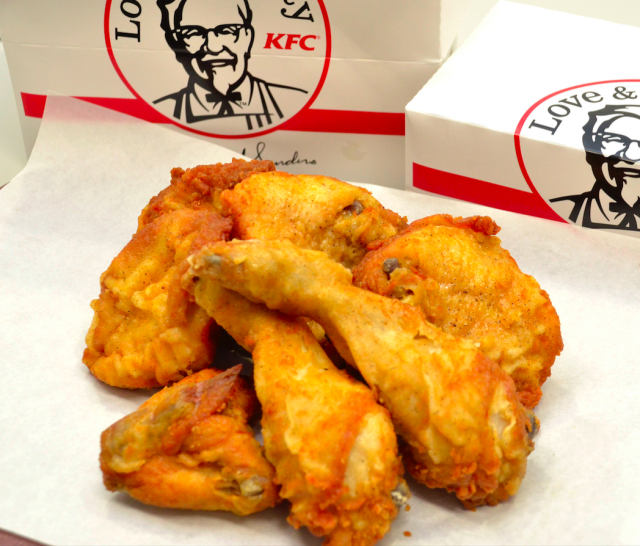 食べ方のキホン クリスマスの王様 ケンタッキーフライドチキン の上手な食べ方 Macaroni